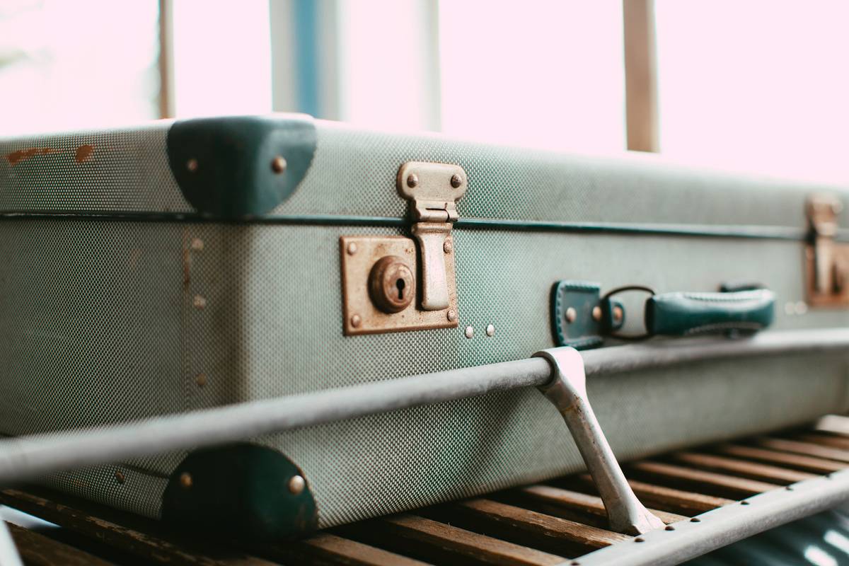Delayed luggage monitor coverage dashboard showing real-time baggage location and payout status