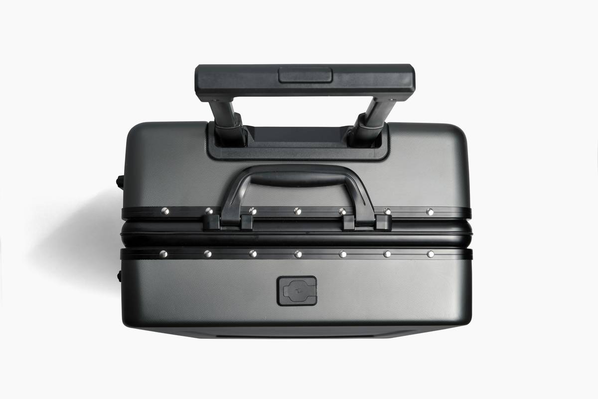 Comparison chart showing benefits of baggage tracking coverage plan versus standard insurance