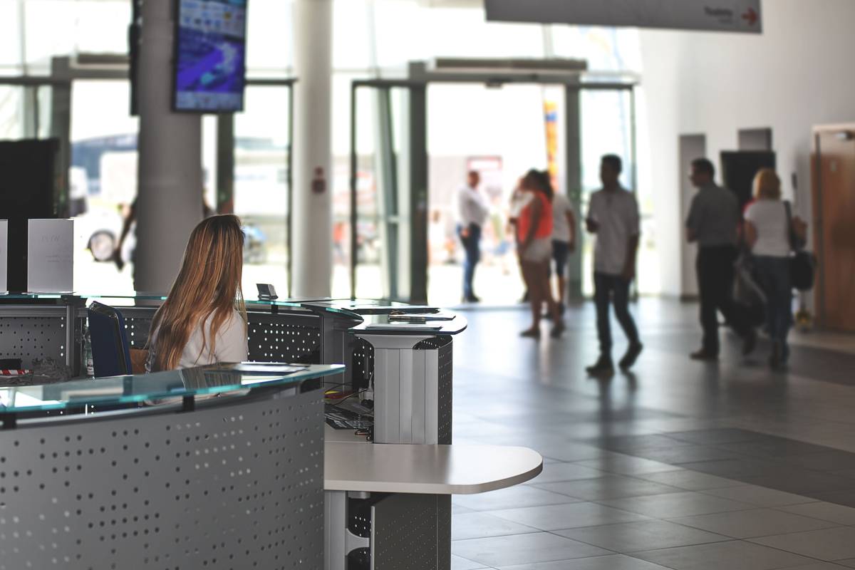 Traveler buying toiletries at airport store after baggage delay, eligible for united trip delay reimbursement